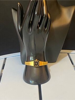Vintage Citizen Quartz Women’s Gold Tone Black Dial Wristwatch